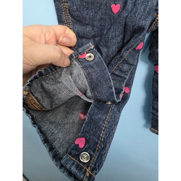OshKosh B’Gosh Girls Denim Bib Overalls With Pink Hearts Size 12 Months - Picture 4 of 9